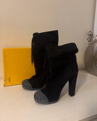 Stivaletti Fendi in camoscio n.37