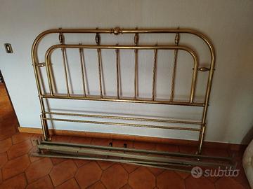 Letto con spalliera in ottone