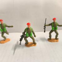 Lotto 3 Soldatini Berretti Rossi Timpo Toys 1:32