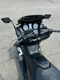 Yamaha T max 560