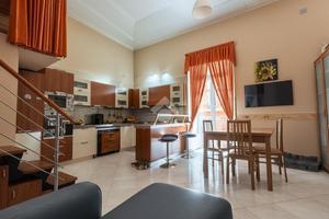 4 LOCALI A NAPOLI