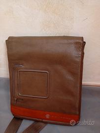 borsello Piquadro in pelle 