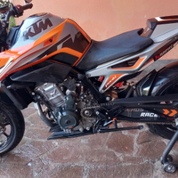Moto ktm duke 790