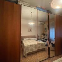 Armadio in noce 5 ante scorrevoli con specchio