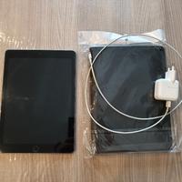  iPad 2018 32GB Wi-Fi + cover nuova