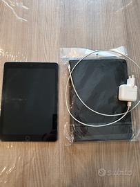  iPad 2018 32GB Wi-Fi + cover nuova