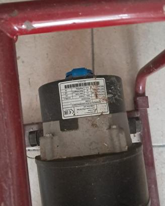 Gruppo elettrogeno e livella laser