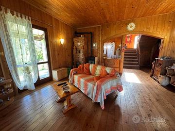 Casa indipendente di 150 m² con 5 locali e box aut