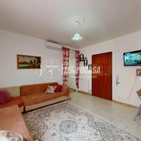 Trilocale parzialmente ristrutturato in piccolo co