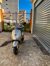 Piaggio vespa et4 150 leader