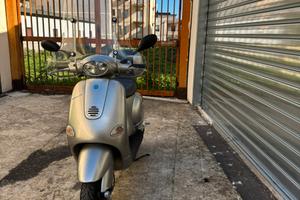 Piaggio vespa et4 150 leader