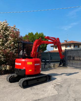 E293 - Escavatore 30 Q Hitachi EX30UR-2