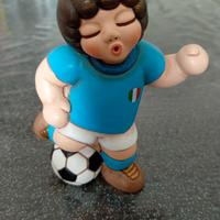 calciatore thun con pallone