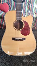 Chitarra acustica 