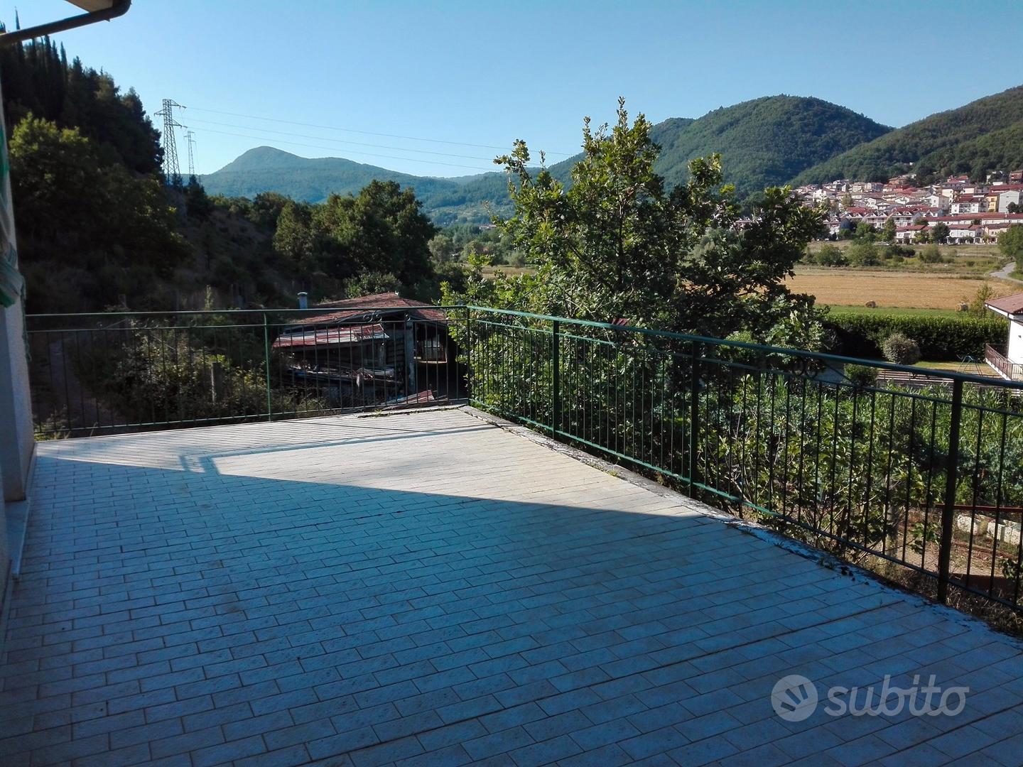 Villa immersa nel verde + terreni - Vista 6
