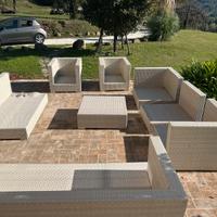 Salotto da esterno con cuscineria