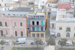 Immobile indipendente con area solare vista mare