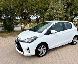 Toyota Yaris Hybrid 2016 - cambio automatico