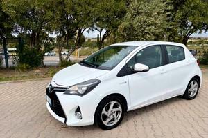 Toyota Yaris Hybrid 2016 - cambio automatico
