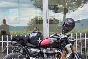 Triumph Speed Twin 1200 Stealth Edition