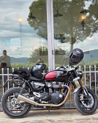Triumph Speed Twin 1200 Stealth Edition