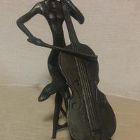 Scultura in bronzo "Violoncellista" 23 x 16 ca