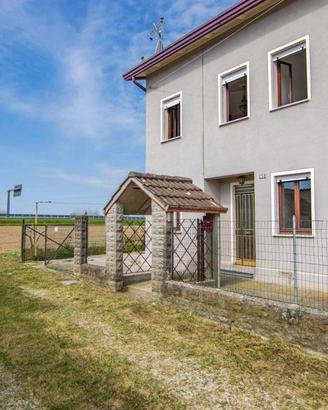 Villa di 140 m² con 4 locali e box auto a Campolon