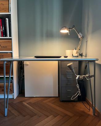 Scrivania IKEA piano in vetro
