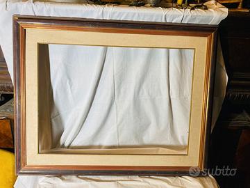 Grande cornice vintage in legno