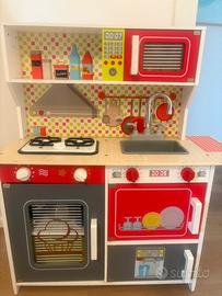 Cucina giocattolo in legno