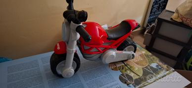 2 moto,1bici senza pedalli,1triciclo e seggilino