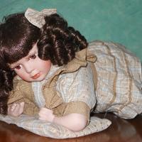 Bambola in porcellana