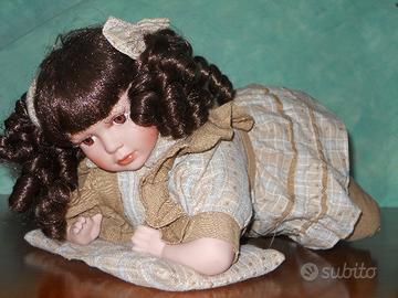 Bambola in porcellana