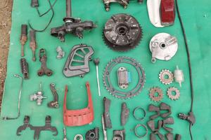 Pezzi di ricambio vari Honda XL e Suzuki DR 