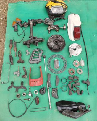 Pezzi di ricambio vari Honda XL e Suzuki DR 