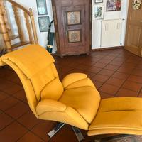 Poltrona con poggiapiedi