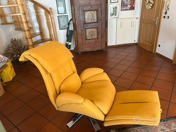 Poltrona con poggiapiedi