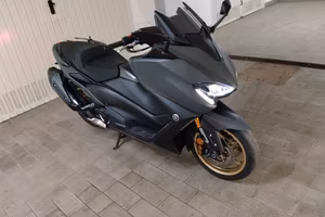 Yamaha tmax 560