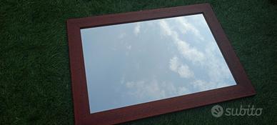 Specchio con cornice in legno