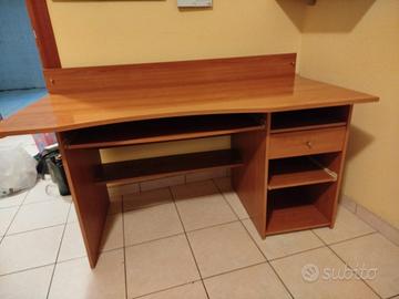 Scrivania da Ufficio in legno/Porta PC