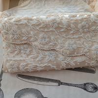 Preziosa pochette sposa seta raso ricamo perline v