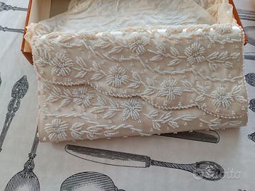 Preziosa pochette sposa seta raso ricamo perline v