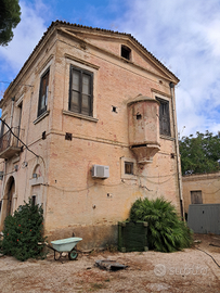 Casale + terreno adiacente edificabile