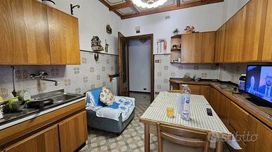 Appartamento di 88 m² con più di 5 locali a Genova