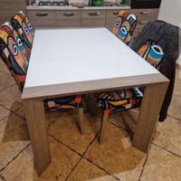 Tavolo in vetro bianco allungabile