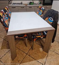 Tavolo in vetro bianco allungabile