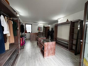 Arredamento per negozio d’abbigliamento