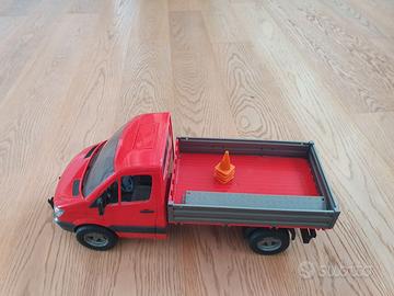 Camioncino Bruder con cassone ribaltabile