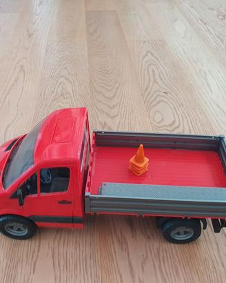 Camioncino Bruder con cassone ribaltabile