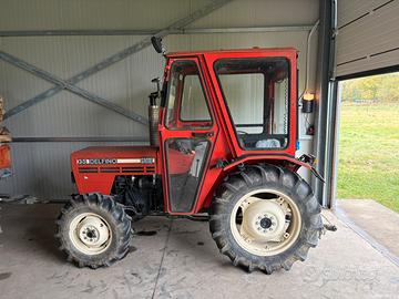 Trattore delfino 35 cabinato con carro trazionato